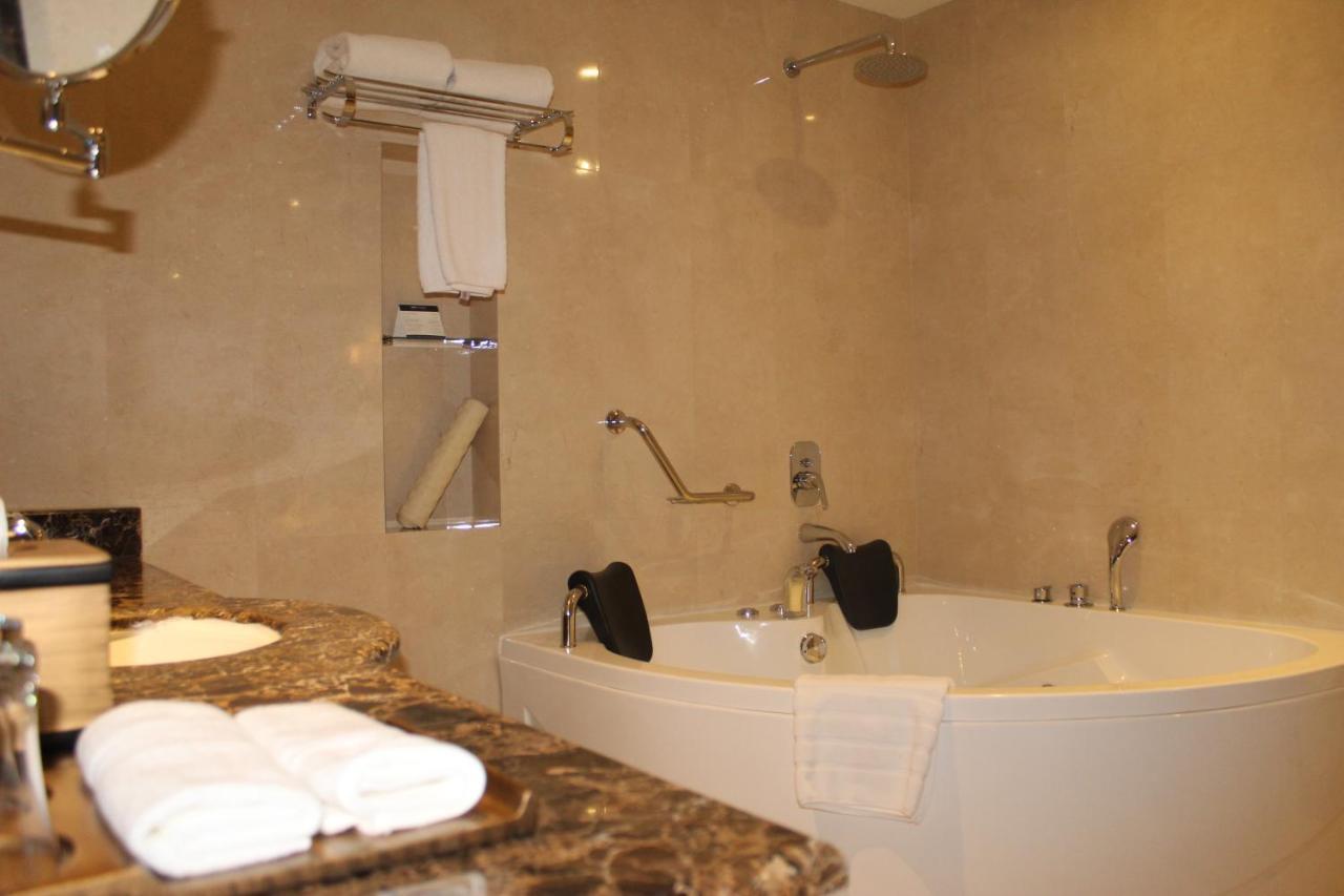 Swiss In Tabuk Hotel エクステリア 写真